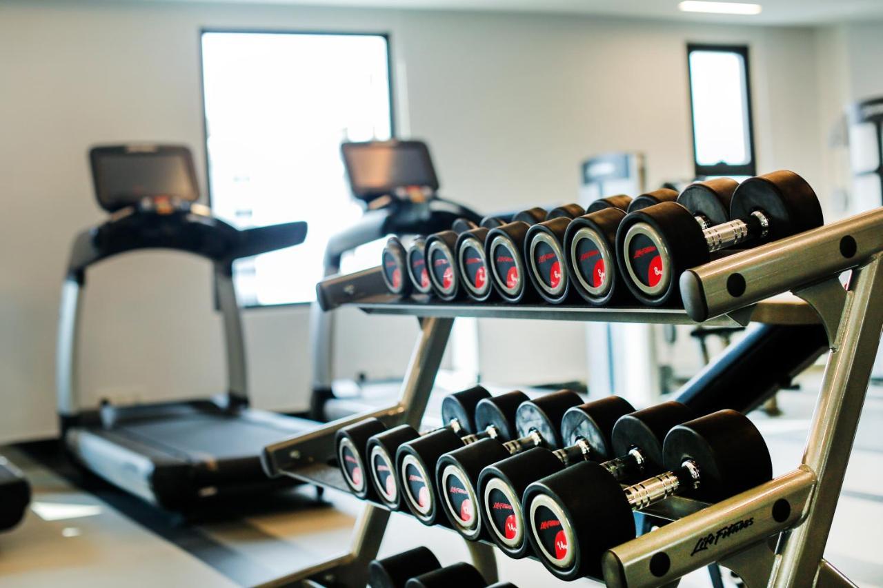 Mai House Saigon Hotel Thành Pho Ho Chí Minh Esterno foto A set of dumbbells