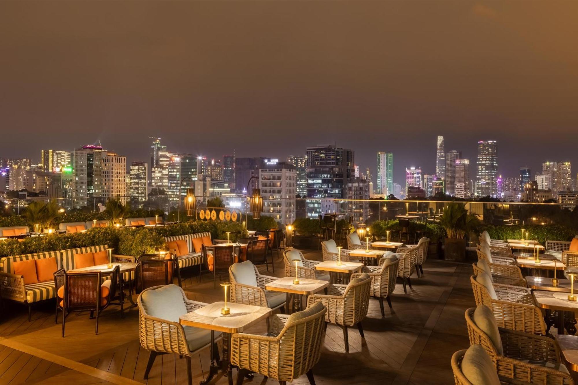 Mai House Saigon Hotel Thành Pho Ho Chí Minh Esterno foto The View Rooftop Bar
